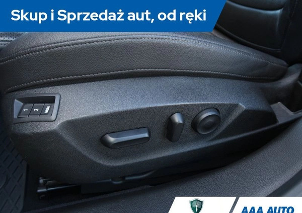 Opel Insignia cena 46000 przebieg: 187707, rok produkcji 2016 z Rudnik nad Sanem małe 326